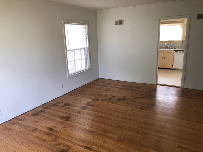 Living room - 1634 3rd Ave SE
