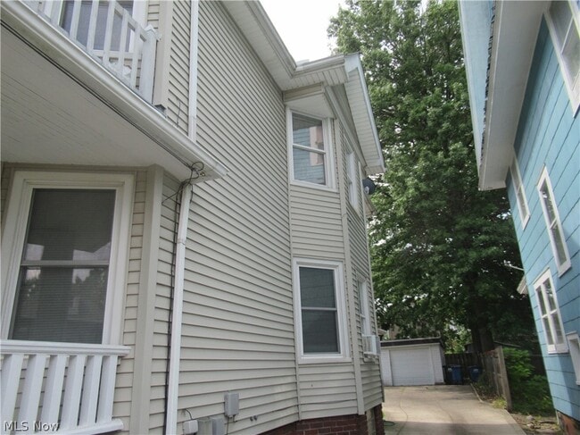 Building Photo - 1520 Ridgewood Ave
