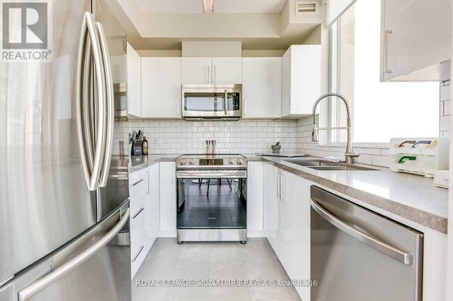 Building Photo - 3504 Hurontario St