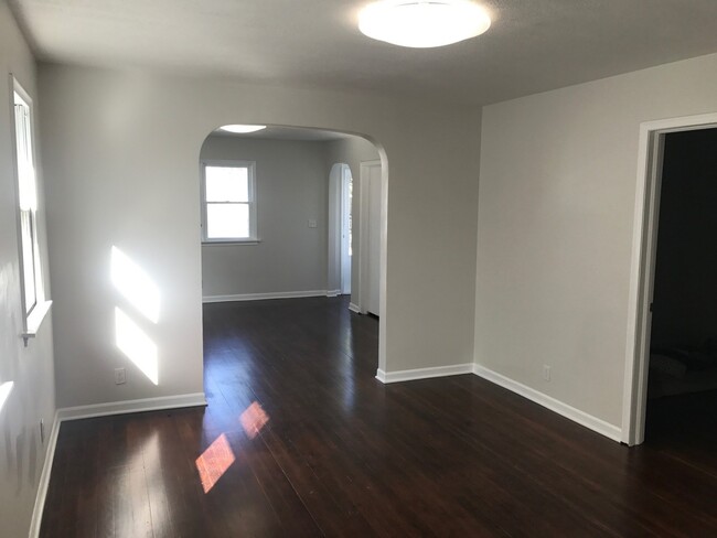 Building Photo - 2BR Updated Midtown Home - Available Now!