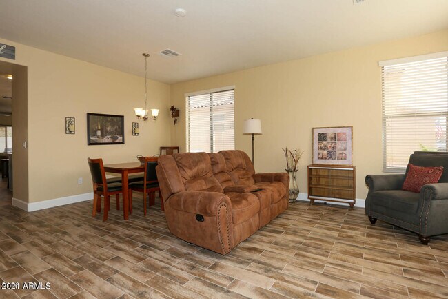 Building Photo - 2056 E Riviera Dr