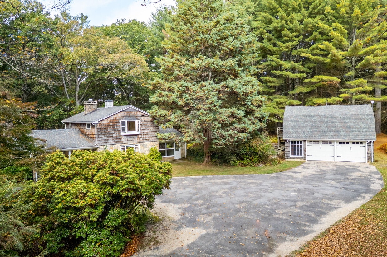 Photo - 418 Plymouth Rd (Harwinton, CT)