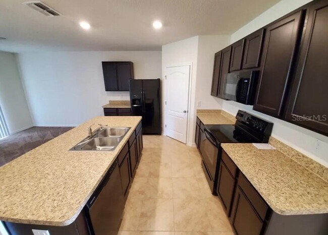 Foto del edificio - 930 Summer Glen Dr