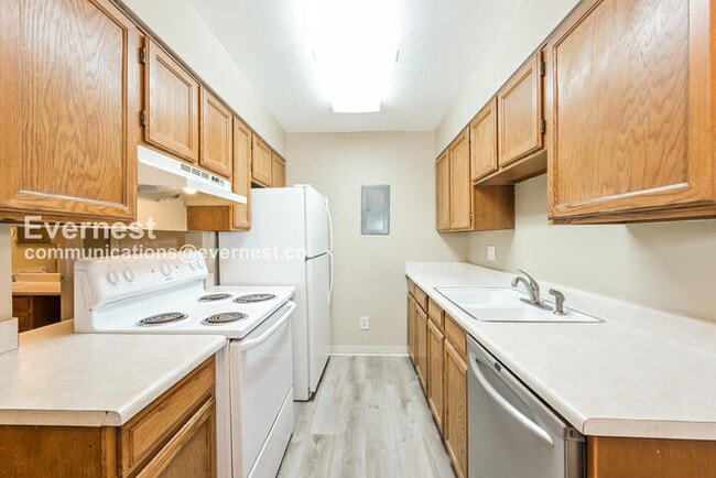 Building Photo - 14892 E Kentucky Dr