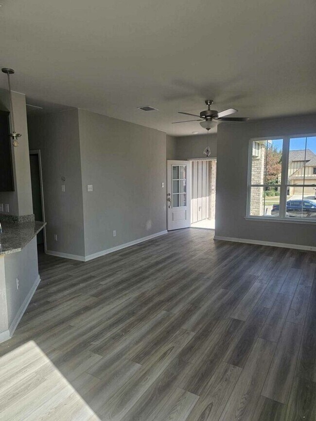 Foto del edificio - NEW IN MANAGEMENT - COMING SOON!