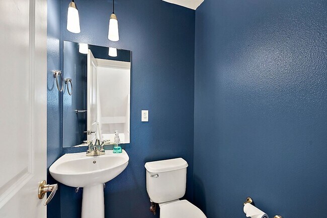 Foto del edificio - Modern 3-Story Tacoma Condo – Downtown Cit...