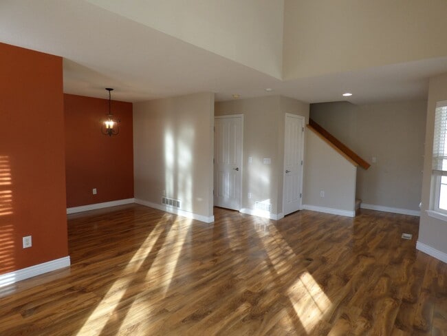 Building Photo - 805 Summer Hawk Dr