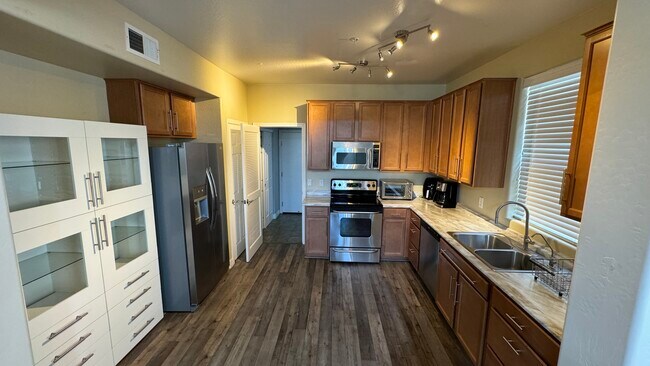 Cocina - 615 E Portland St