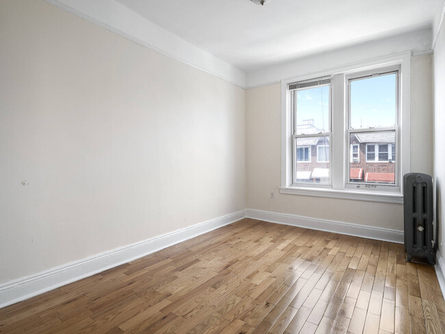 Building Photo - 596 Midwood St