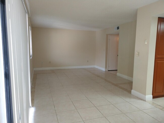 Building Photo - 3241 Coral Lake Way