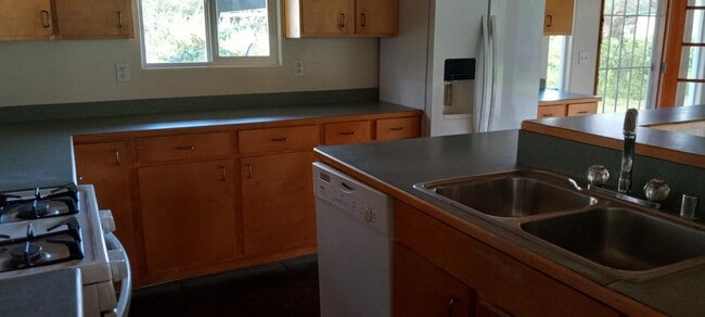 Building Photo - 15-1433-1433 25th Ave