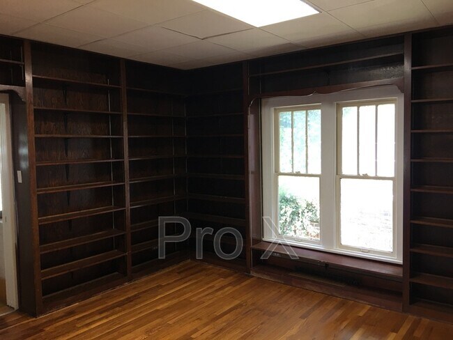 Building Photo - 408 N Olive St