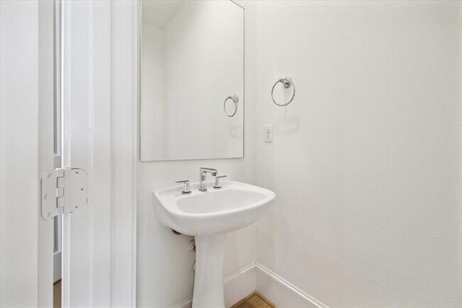 Foto del edificio - 6125 Cottage Grove Lake Dr