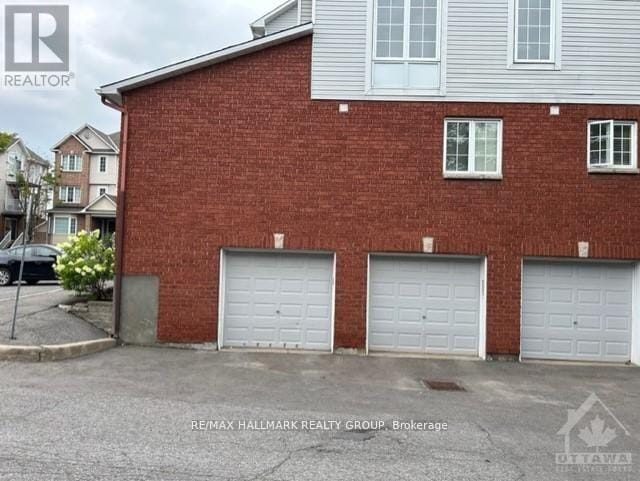 Photo du bâtiment - 112 Centrepointe Dr