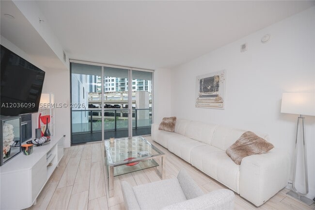 Building Photo - 1300 Brickell Bay Dr