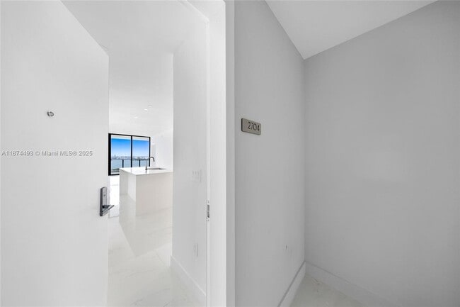 Foto del edificio - 700 NE 24th St