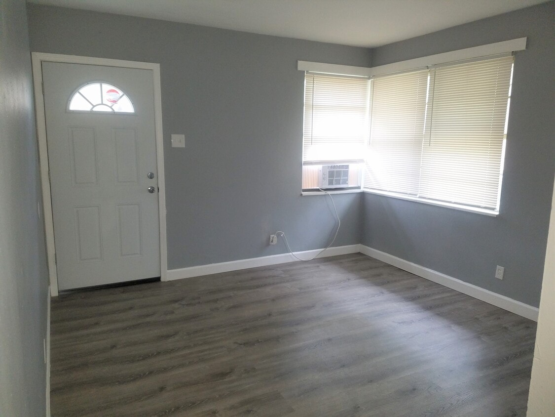 Living Room - 7223 Olive Blvd