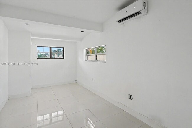 Building Photo - 10710 SW 43rd Ln