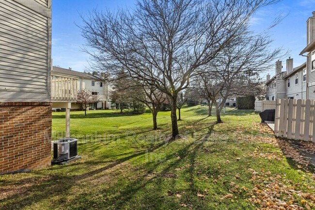 Foto del edificio - 5611 Drake Hollow Dr