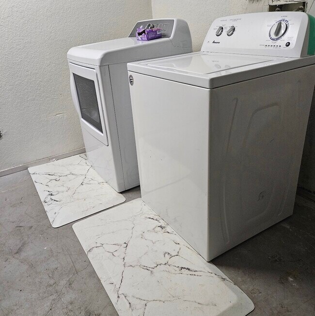 Foto del edificio - 3290 Simmons Rd