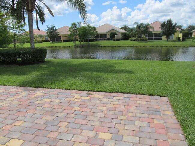 Foto del edificio - 11423 SW Pembroke Dr