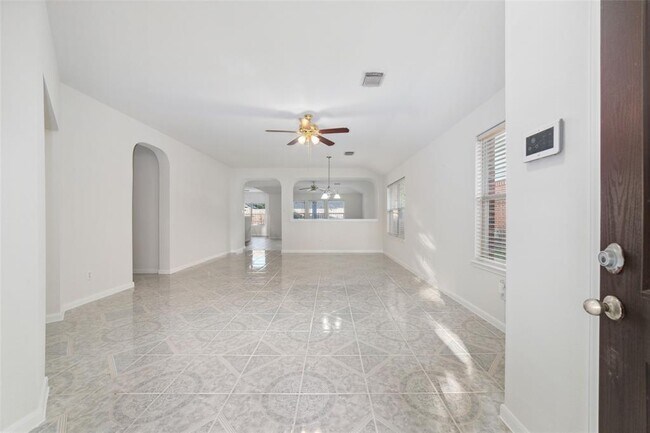 Foto del edificio - 2231 Tremont Trail Ln