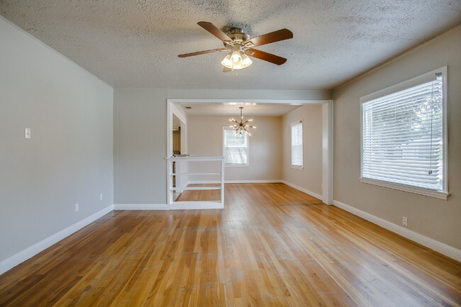 Foto del edificio - Pre-Leasing for July!