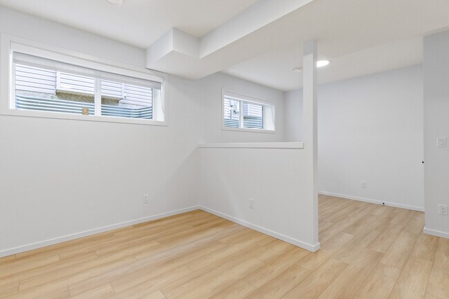 Building Photo - 12327-12107 107 St NW