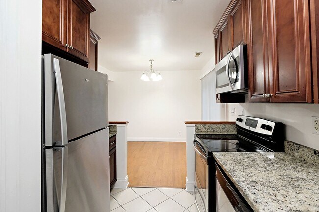 Building Photo - 117 Longwood Dr