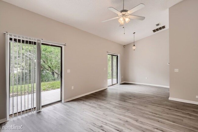Foto del edificio - 3 br, 2 bath House - 6348 Sleepy Hollow Dr...