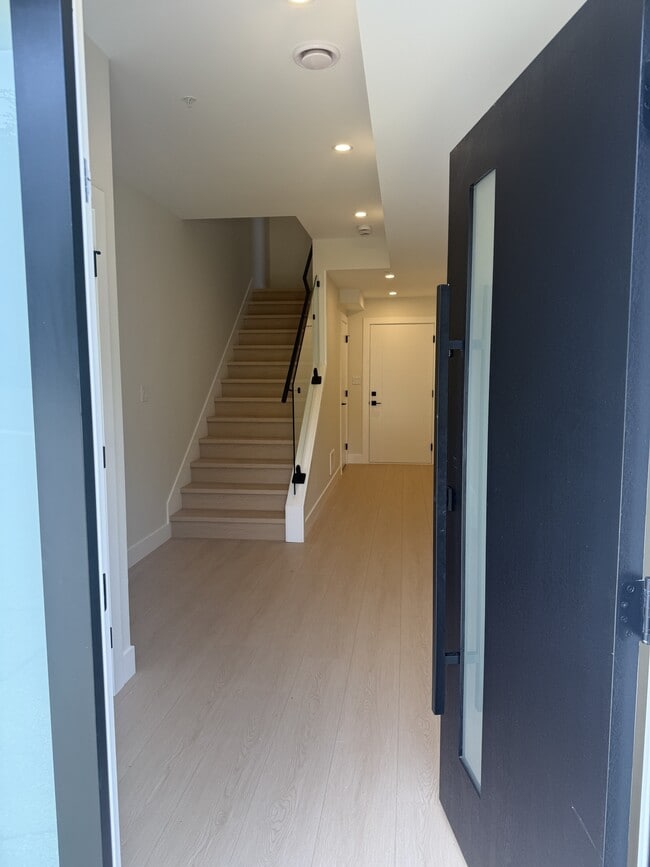 Building Photo - 6 Leam Rd