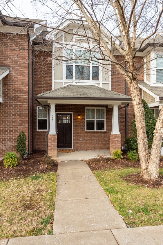 Foto principal - 820 Hillview Heights