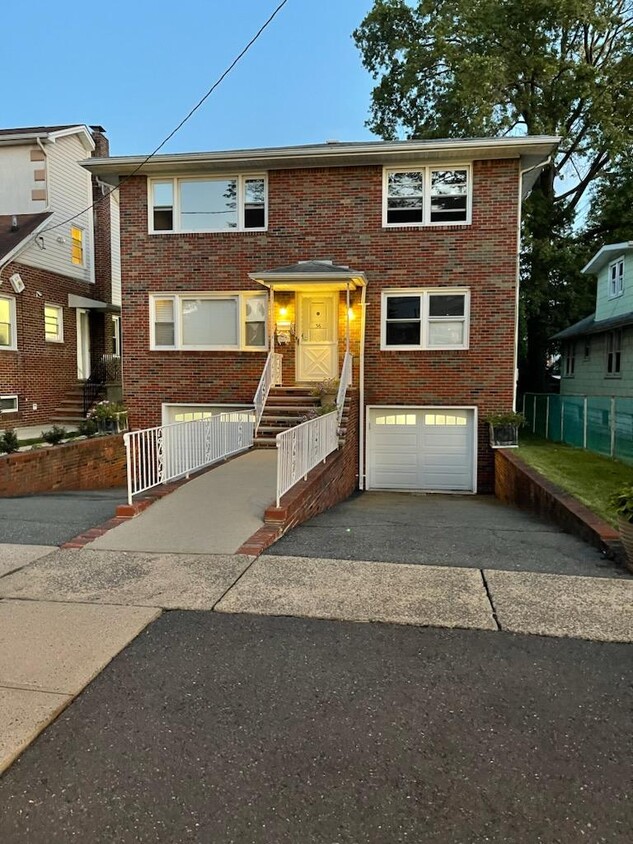 Front - 36 E Henry St