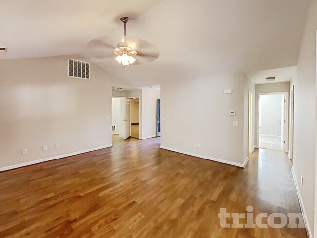 Building Photo - 5121 Benjamin Ct