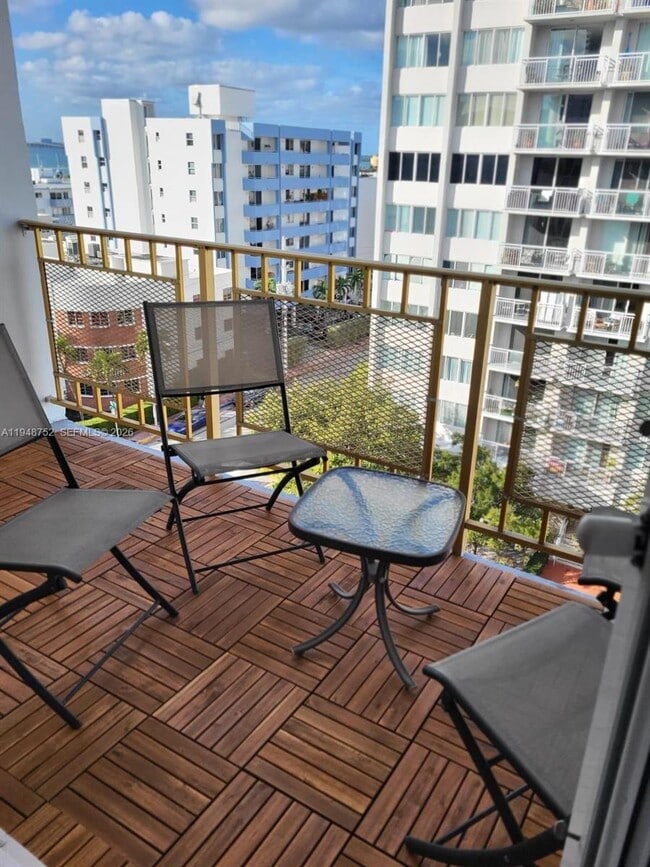 Building Photo - 1340 Lincoln Rd