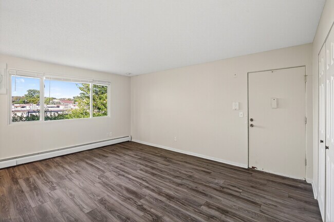 Building Photo - Rosco Apts- 2710