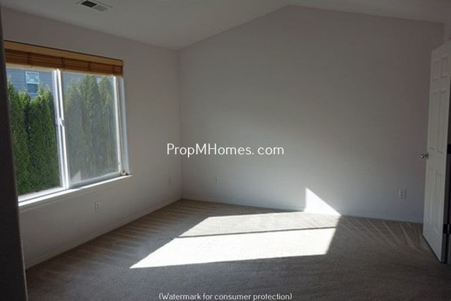 Building Photo - 20182 SW Lucas Oaks Ln