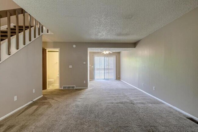 Building Photo - "Charming 2-Bed Condo with 2.5 Baths on Mt...