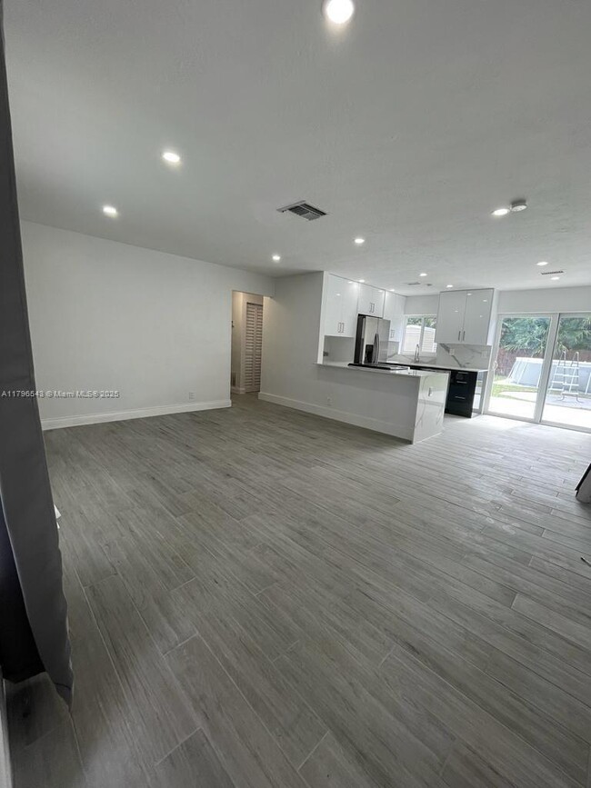 Foto del edificio - 912 NE 5th St