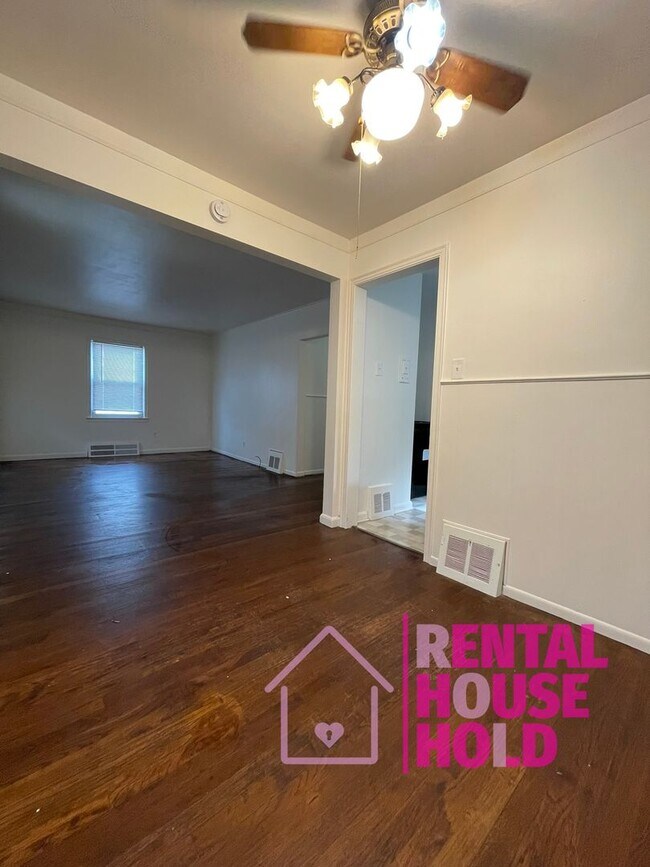 Building Photo - 3-Bedroom 1-Bath Single Family Home Locate...