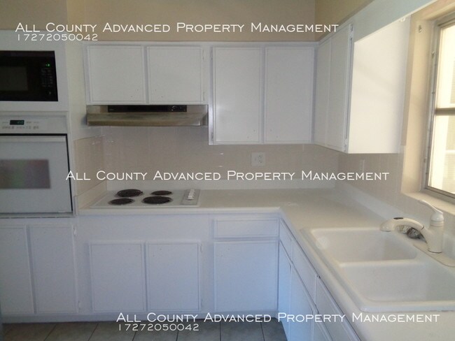 Building Photo - 1419 Gladys Cir