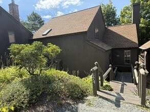 Building Photo - 624 Otter Rd