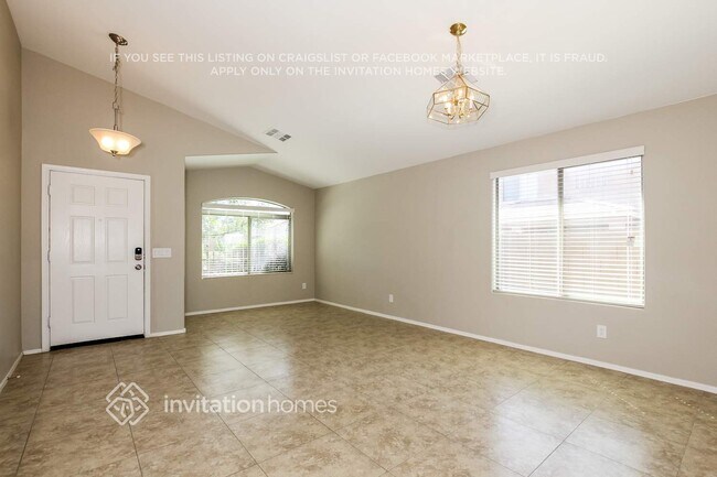 Building Photo - 2628 W Tamarisk Ave