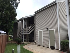 Building Photo - 176 April Point Dr N