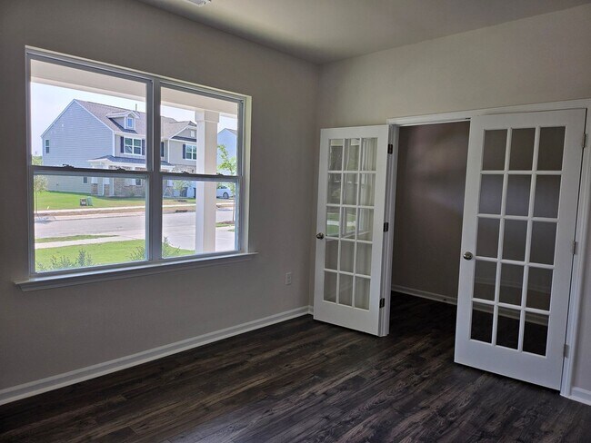 Building Photo - 925 Canis Minor Rd