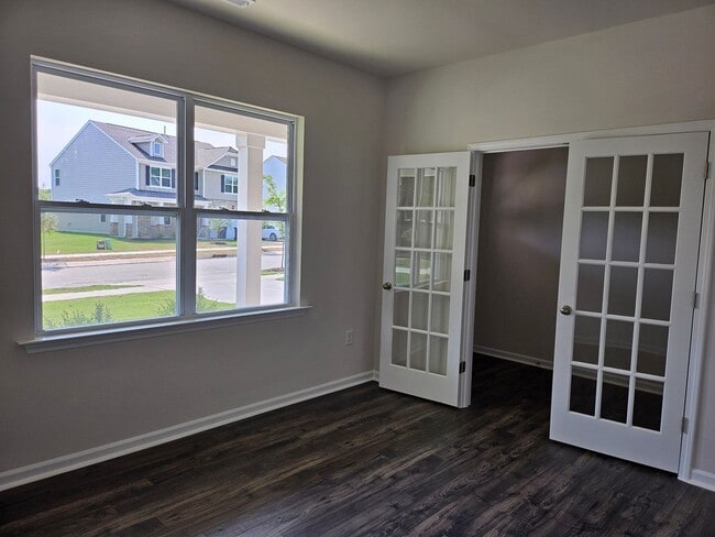 Foto del edificio - 925 Canis Minor Rd