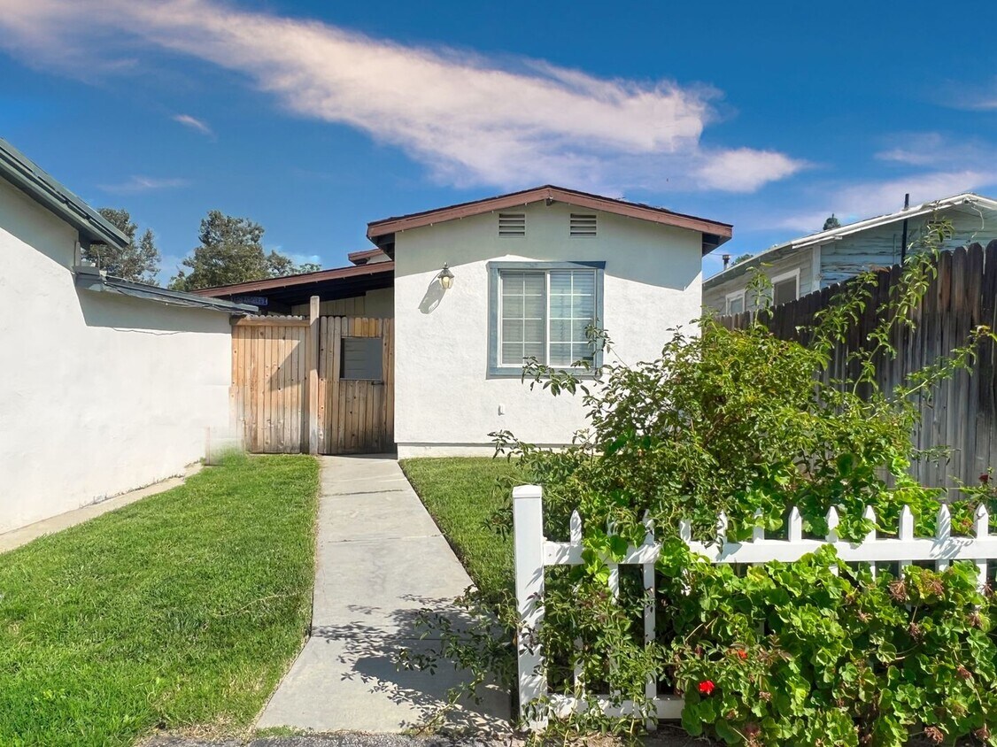 35050 Ave C Unit 35050 1/2, Yucaipa, CA 92399 Room for Rent in