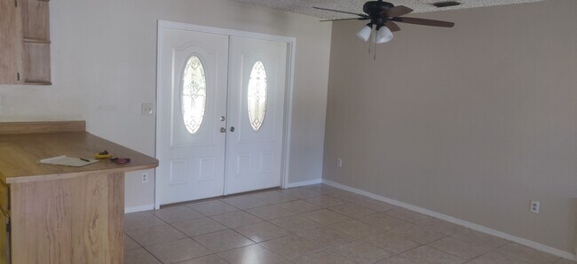 Building Photo - 3322 Vista Palm Dr