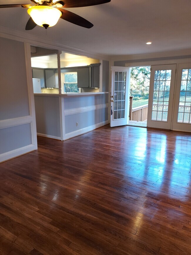 Building Photo - 1094 Greenbriar Cir