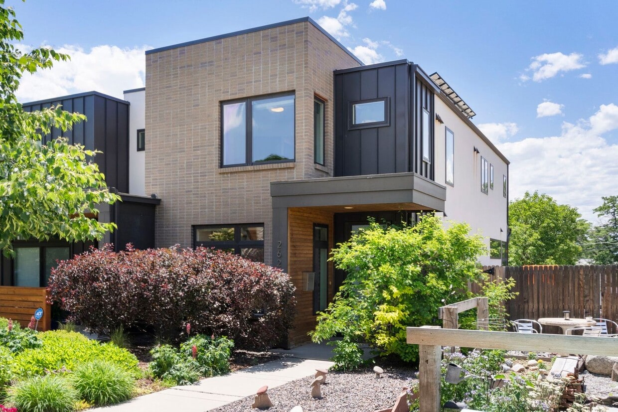 Primary Photo - Modern 4BR/3.5BA Duplex with Finished Base...
